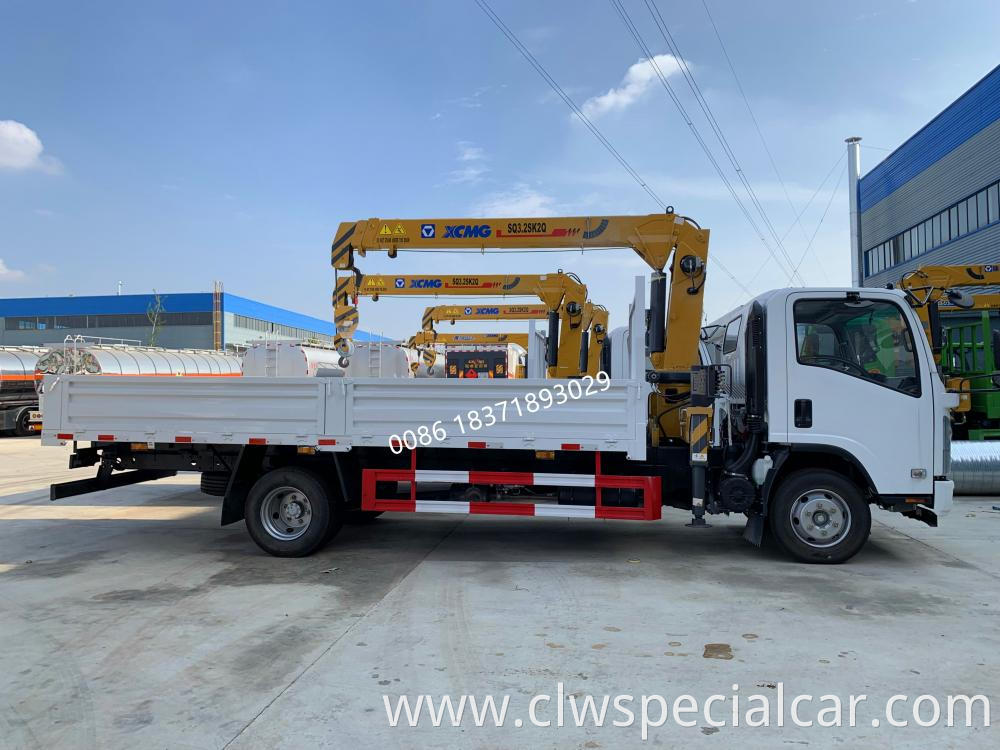 Isuzu 700p Crane Truck 3